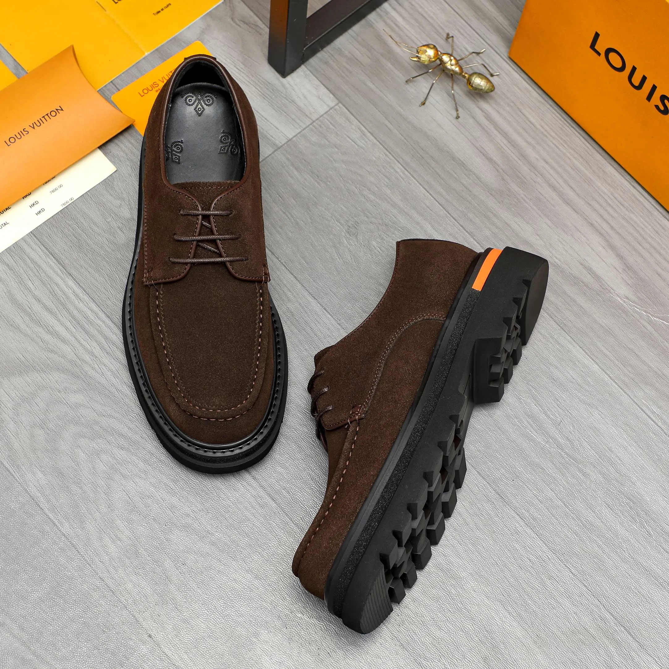 Men's shoes 💰620 Product trademark: LV "Louis Vuitton" business casual lace-up leather shoes Regular size: 37-46 Product materials: Selected high-quality frosted cowhide upper, pigskin lining, rubber outsole